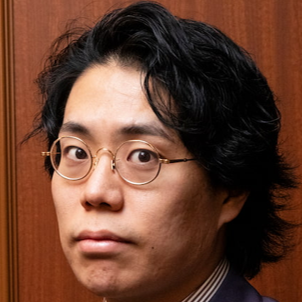 髙比良くるま（令和ロマン）